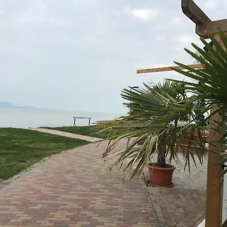 度假居 Nyaralo Balatonmáriafürdő