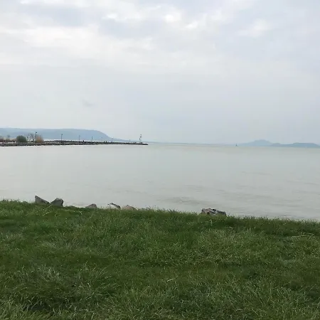 度假居 Nyaralo *